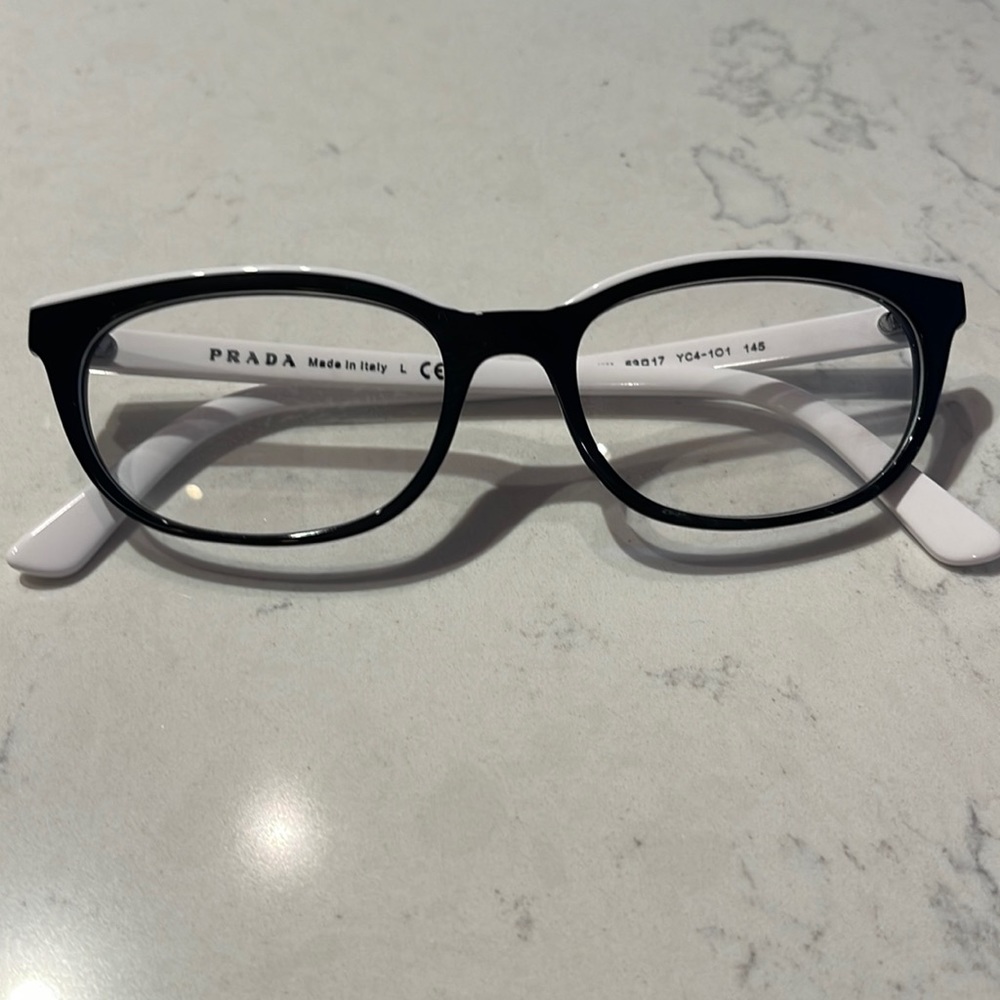 Prada glasses can insert own perscription